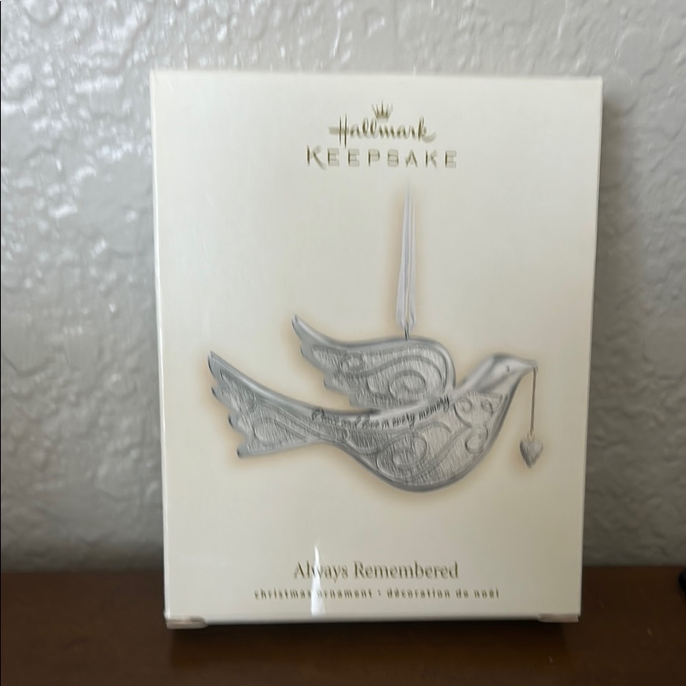 Hallmark 2007 Keepsake Silver Bird Ornament
For Remembering Loved Ones